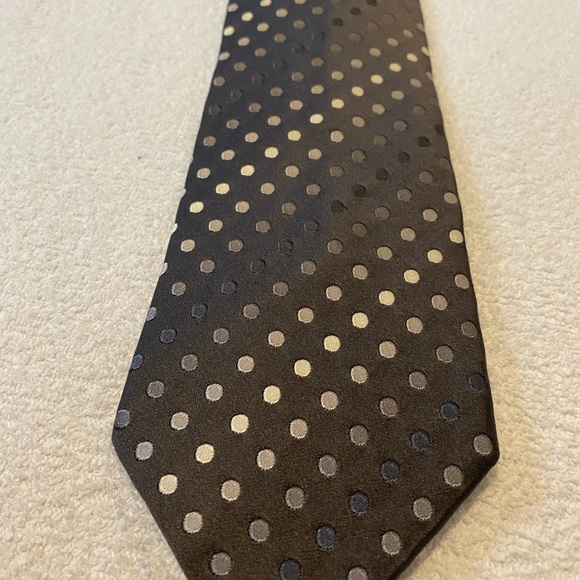 Brand New Trendy Tie By BCBG - Picture 2 of 4